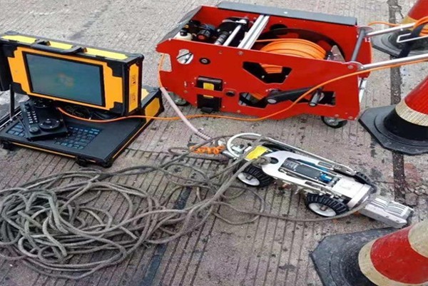 新民CCTV管道检测机器人