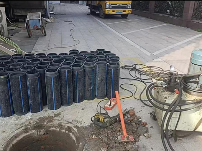 新民PE置换管厂家 DN315置换管 非开挖管短管置换